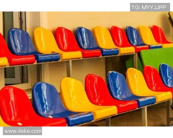 椅子上意外发现足球引发的趣味故事与思考