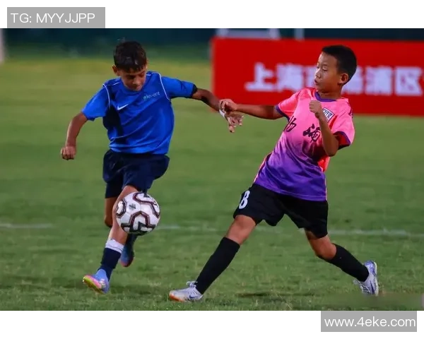 申华小学足球队勇夺冠军展现团结拼搏精神助力校园文化发展