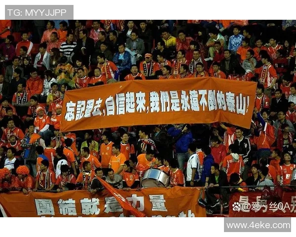 足球屋顶上的梦想与激情探寻球迷心中的热血传奇 足球屋顶上的梦想与激情探寻球迷心中的热血传奇